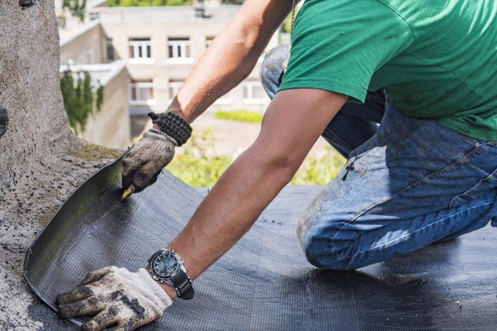 Dachreparatur an einem Wohnhaus